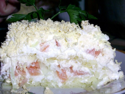 Салат с семгой очень похож на "Мимозу" , но на мой вкус получается намного нежнее 4 шт
