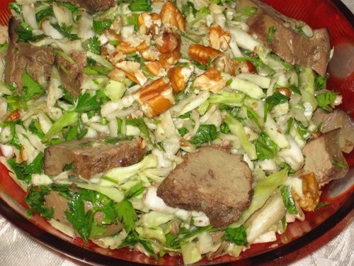 Салат "Праздничный" 250 гр куриной или индюшиной печенки 250 гр капусты 10 орехов пекан петрушка ил... - 3