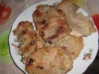 Свинина, жаренная в луке и чесноке - 3