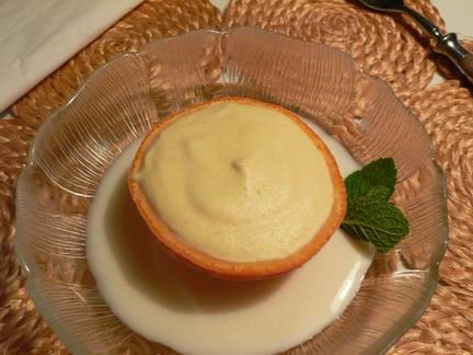 Мандариновое парфе, сервированное в мандарие Парфе - это такое мороженное, которое за счет содержащ...