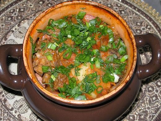 На обед приготовила мою любимую окрошку и баранину с овощами в горшочках - 2