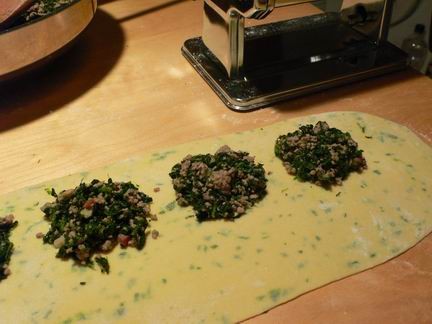 Maultaschen Это немецкий вариант больших пельменей( или равиоли) с мясом и шпинатом - 2