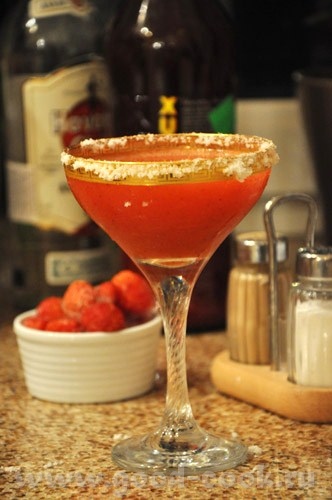 Яблочный пушн с ромом Клубничная кайпириссима ( caipirissima ) Клубничная "Маргарита" с перцем - 3