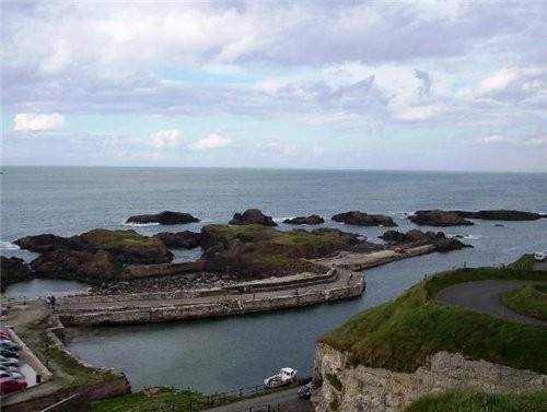 Побережье недалеко от Giant&#39;s Causeway Ballintoy Harbour недалеко от Giant&#39;s Causeway Ropeb... - 2
