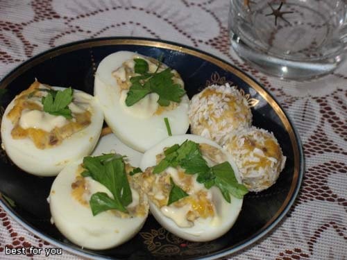 Яйца фаршированные грибами Винегрет Вареники с картошкой и с капустой Ребрышки, запечённые в фольге...