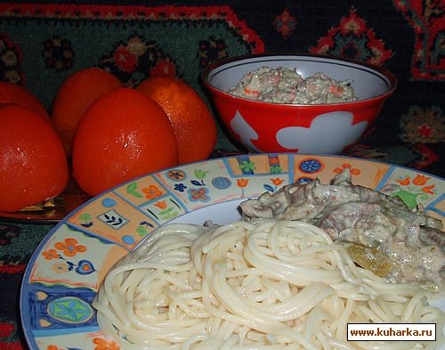 Ну, а сегодня у меня мясо по-самарски с макарончиками и с салатиком из редьки
