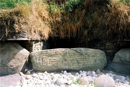 Вxод курган Knowth внутри курган Knowth Вxод курган Newgrange внутри курган Newgrange внутри курган...