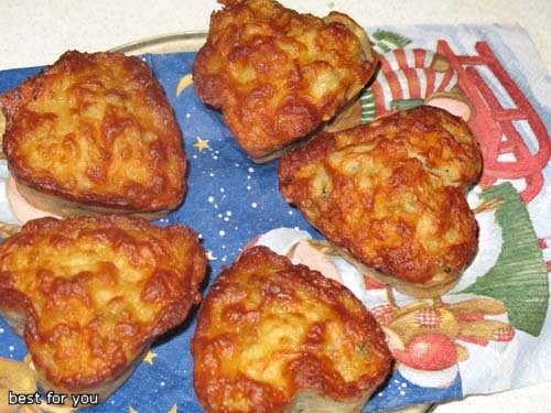 КАРТОФЕЛЬНЫЕ МАФИНЫ С СЫРОМ 2 яйца, 300 г картошки, 1ч