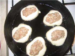 Ленивые беляши (С Кухарки) Кефир или молоко - 1 стакан яйцо - 2 шт сода (гашеная) - 0,5ч