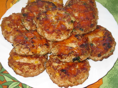 Биточки с овощами и сыром
