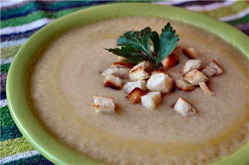 Куриный густой суп-пюре с кабачками Нужно: Курица (у меня была половина грудки с костями) 2 кабачка...