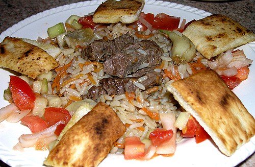 а я сегодня весь день хотела плов с мясом а в морозилке меня соблазняли готовые бургеры - типа "раз...