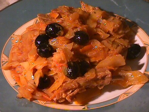 Наш обед: соляночка со свининкой салатик - по мотивом салата от Алла1 +макарончики и оливки=нечто в...
