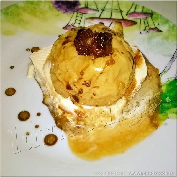 ДЕСЕРТ ИЗ ПЕЧЁНЫХ ЯБЛОК С ИЗЮМОМ ФЛАМБЕ, ПЛОМБИРОМ И КОФЕЙНЫМ СОУСОМ