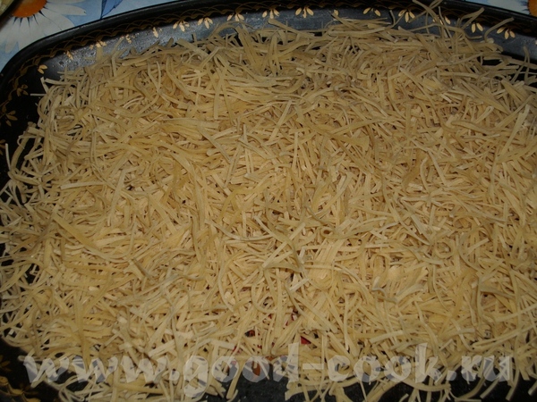 Целый день резала домашнюю лапшу Потом варила лапшу из домашней курицы Сделала Зимний салат