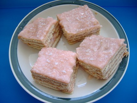 Торт из печенья покупаем нишесте(крем с крахмалом),они разных вкусов, и в добавок к нему печенье,он... - 2