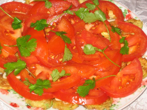 Закуска из кабачков, помидоров и чеснока