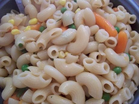 макароны с заморожеными овощами и специями решила я сварить макароны, но показались мне они скучным...