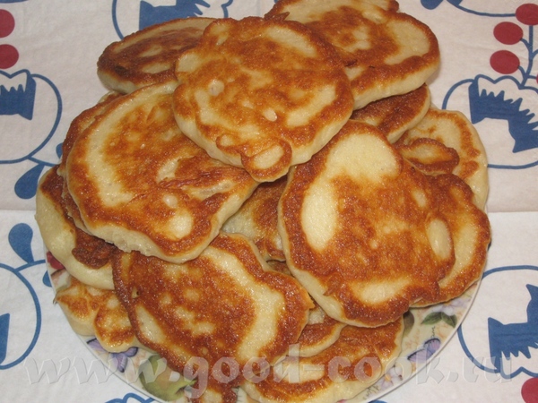Девочки,угощайтесь ДРОЖЖЕВЫМИ ОЛАДУШКАМИ :