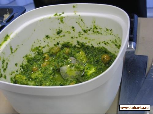 нам выдали папку с рецептами,ьыли следующие блюда куриная грудка по-маракански это красивого цвета...
