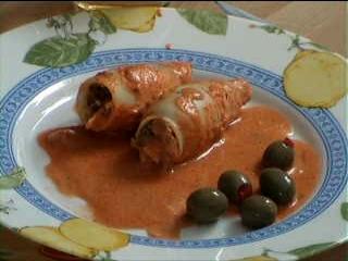 Вот мои кальмары фаршированные, очень вкусные получились, НО, по мне, так остринки что ли не хватал...