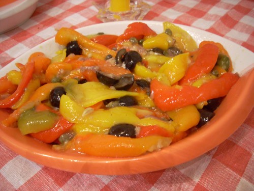 Очень вкусная закуска, с ярким вкусом печёных перцев, солоноватостью каперсов и анчоусов и островат...