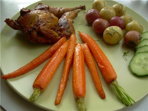 На обед у нас молодая картошечка с маслом и укропом, маринованные перепелки с молодой морковкой - 5