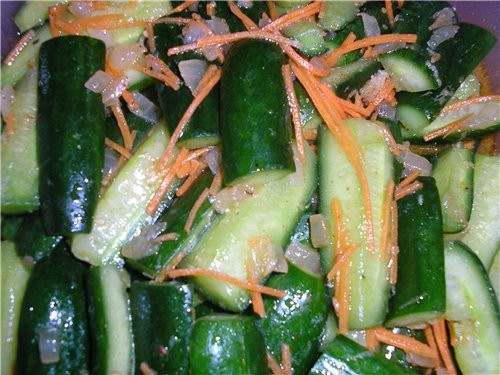 Теперича ОГУРЧИКИ ПО-КОРЕЙСКИ Для приготовления этой закуски нам понадобится: 1 кг орурцов с тонкой...