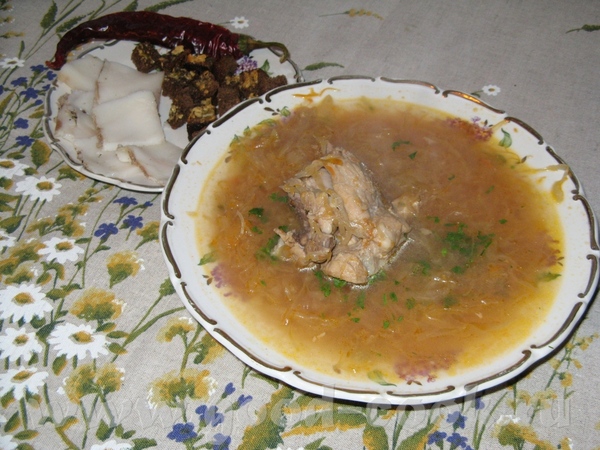 Щи из квашенной капусты со свининой