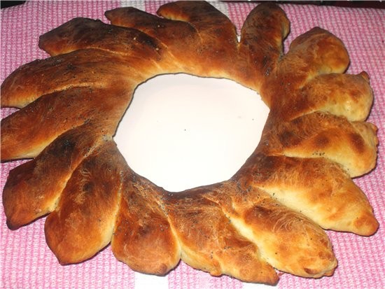 Хлебное кольцо из этого же теста