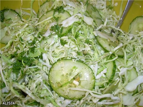 САЛАТ ЛЕТНИЙ ИЗ КАПУСТЫ С ОГУРЦАМИ 1/2 вилка капусты(молодой) пучок укропа лук(зеленый перьями) 1 б...