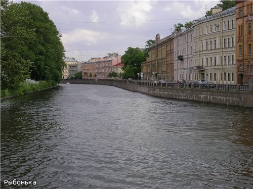 Это Мойка - вдоль Новой Голландии, которая слева