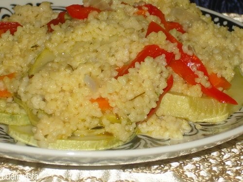 Кускус с кабачками Что нужно: на 4 порции: 250 г кускуса 1 луковица 1 морковь 2 зубчика чеснока 1 ц...