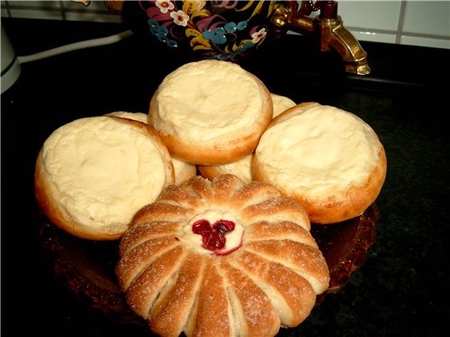 ВАТРУШКИ Для теста: 20-30г дрожжей 1и1/4 стакана молока 2 ст