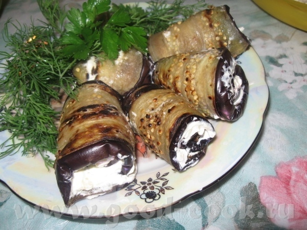 ЗАКУСОЧНЫЕ РУЛЕТИКИ ИЗ БАКЛАЖАНОВ С МЯГКИМ СЫРОМ И ЧЕСНОКОМ Баклажаны очень хорошо сочетаются с сыр...
