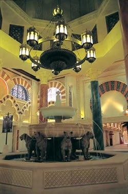 Летом в Дубае открылся очень красивый центр - Ибн Баттута, названный так по имени путешественника,... - 2
