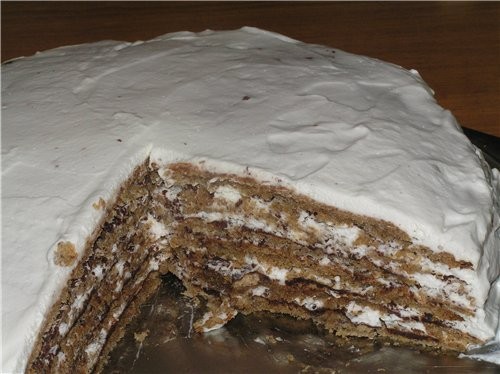 Итальянский ореховый торт - это торт очень нежный - 6 ореховых коржей и крем из взбитых сливок