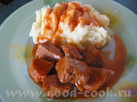 Гуляш из свинины свинина - 500 граммов, 1 - 2 луковицы, 1 ст