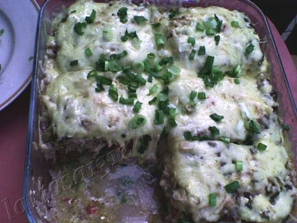 МЯСНАЯ ЗАПЕКАНКА С БОЛГАРСКИМ ПЕРЦЕМ, ЗЕЛЕНЬЮ И СЫРОМ