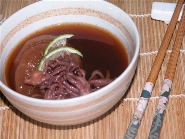 СУП С КАЛьМАРАМИ И ДАЙКОНОМ