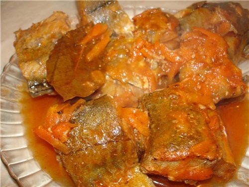 Салат с китайской капусточки (капуста и майонез) Хек в томатном соусе Хек посолить ,поперчить, обжа... - 2