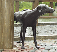 в Тольятти памятник собаке, называется "Преданность", но в народе именуется "Верность"