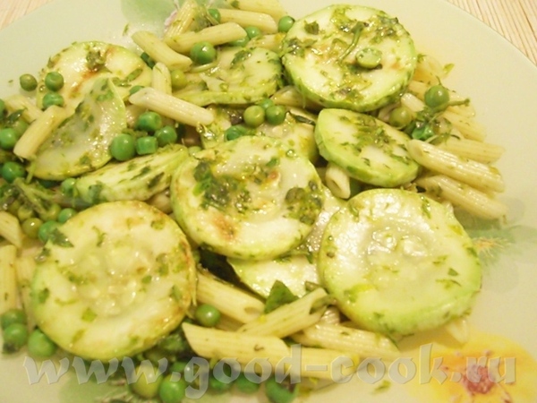 Салат с макаронами и кабачками 2 маленьких кабачка порезать на кружочки толщиной 5 мм 1 Ѕ ст