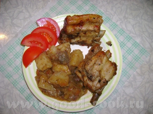 А я вчера готовила маринованные свиные ребрышки и картофель тушоный с грибами