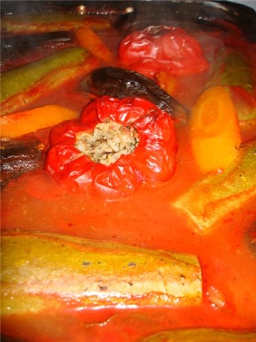 Баклажаны и Кусса, Болгарский Перец фарширование с фаршем,рисом,помидоры,кедровые жареные орешки