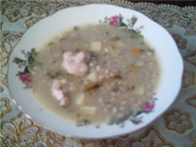 А вчера была полу русская -арабская кухня суп рассольник с перловой круппы и солёными огурчиками са...