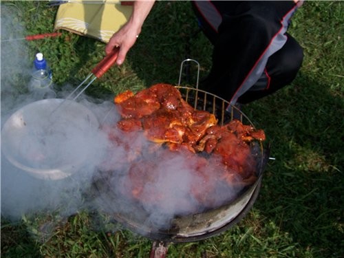 Очень вкусный салат с виноградом, рецепт взяла на форуме, но не помню где На горячее было мясо на г... - 2