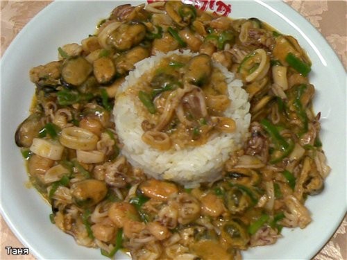 Морской коктейль с рисом Шампиньоны,запеченные с сыром и шпинатом Язык заливной Пицца с тунцом и ов...