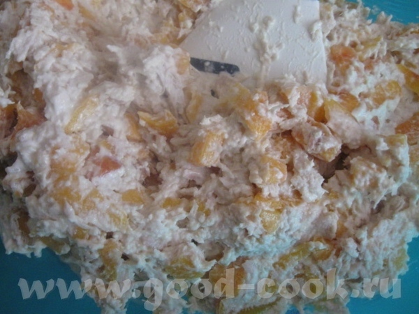 Добавляем брынзу к мясу с персиками и перемешиваем - 5