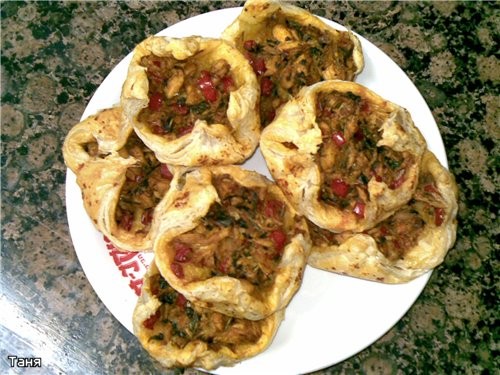 Гнездышки из слоенного теста с мясом и овощами Вообще-то,это должны были быть(я так задумала)конвер...